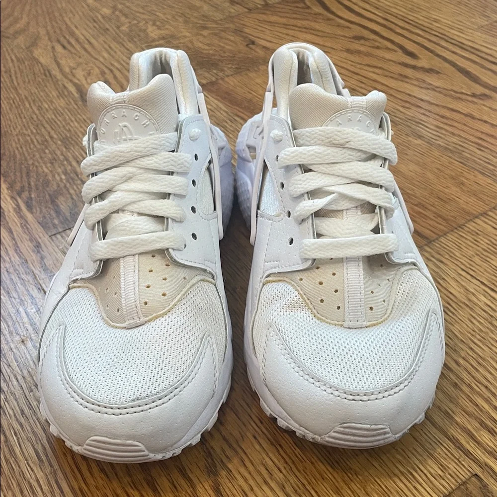 Nike Huarache Triple White Sneakers/Shoes. Size 3.5Y. Excellent Condition.